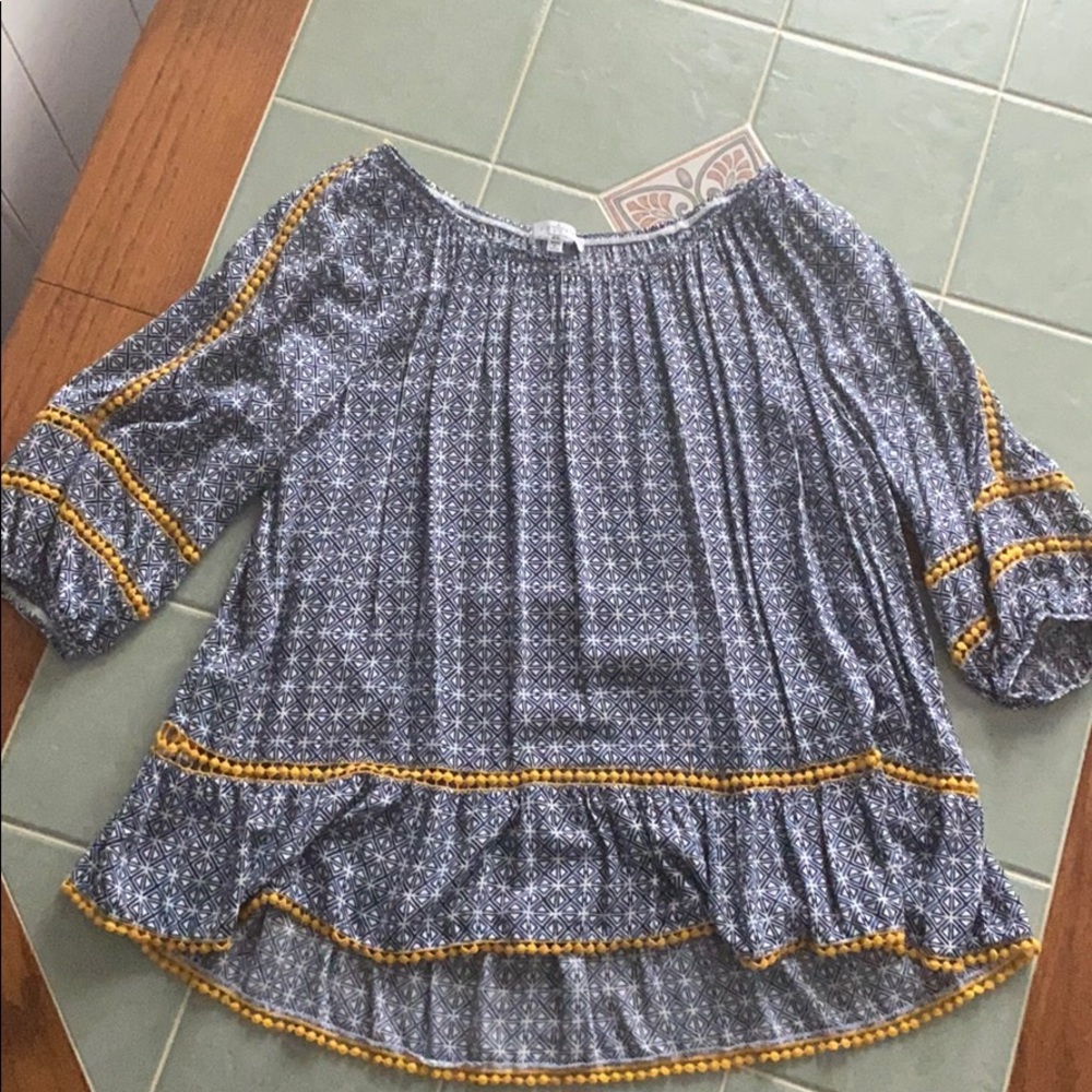 Blue and orange print 3/4 sleeve top!